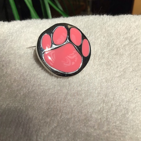 Cute pink paw print brooch. EUC. - Picture 3 of 3